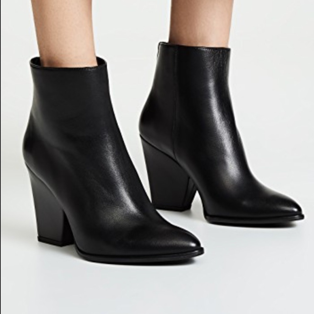 Stuart Weitzman Bedford Leather Bootie 9.5M
